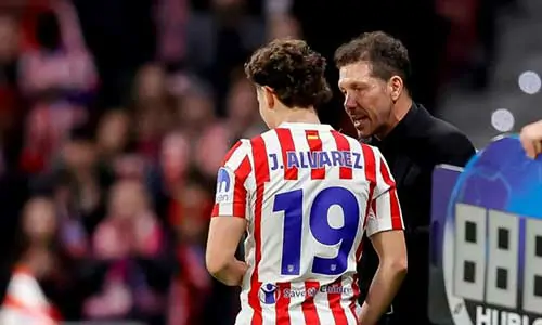 دييغو سيميوني يتحدث عن مستقبل جوليان ألفاريز وسط اهتمام برشلونة