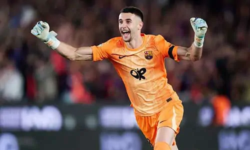 خوان غارسيا يفوز بجائزة زامورا في موسمه الأول مع برشلونة